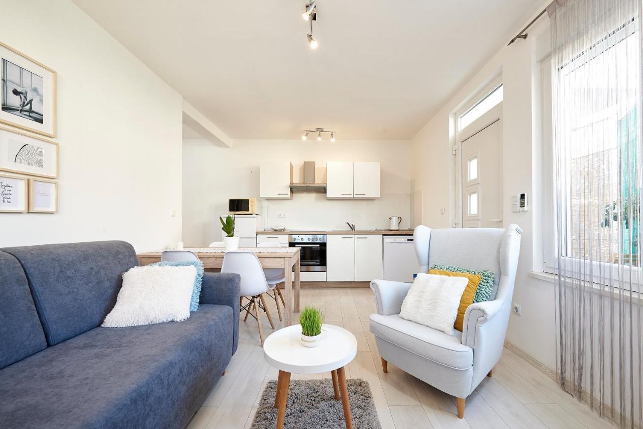 Apartmani Sara I Klara Трогір Екстер'єр фото