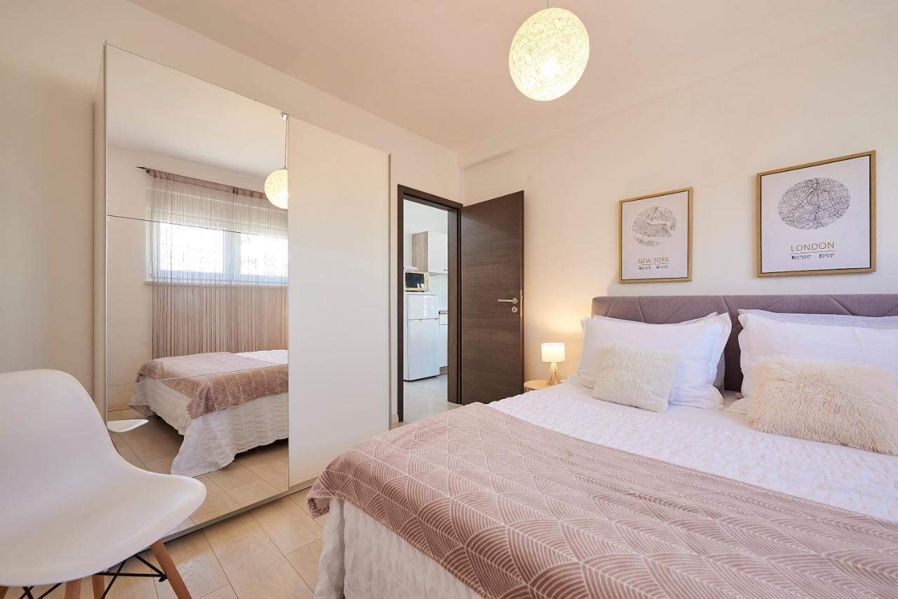 Apartmani Sara I Klara Трогір Екстер'єр фото