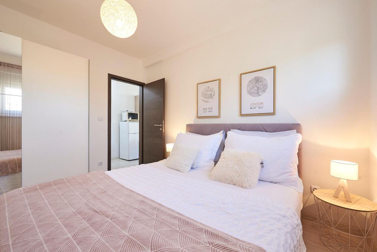 Apartmani Sara I Klara Трогір Екстер'єр фото