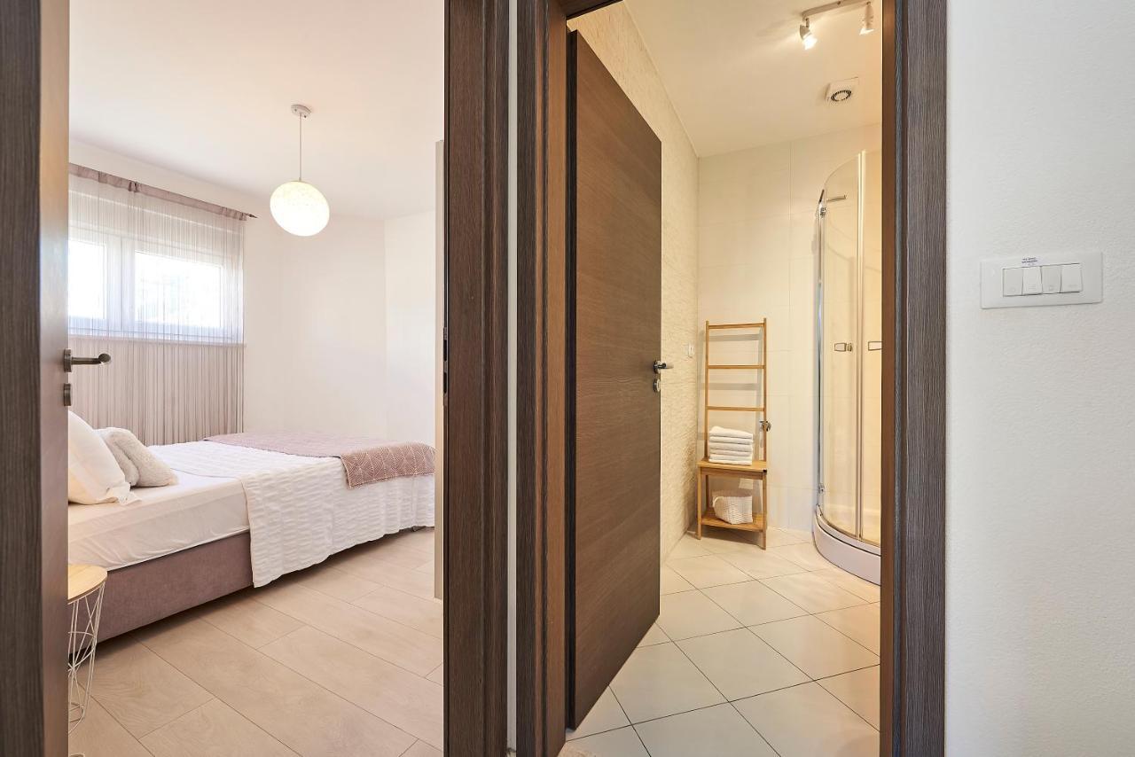 Apartmani Sara I Klara Трогір Екстер'єр фото