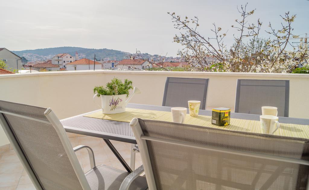 Apartmani Sara I Klara Трогір Екстер'єр фото