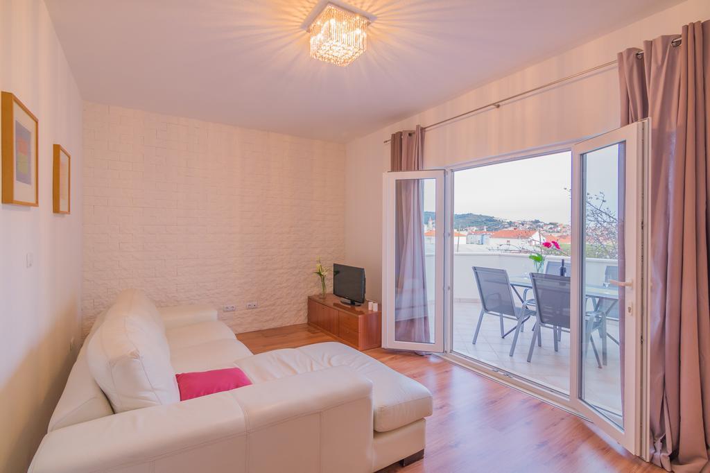 Apartmani Sara I Klara Трогір Екстер'єр фото