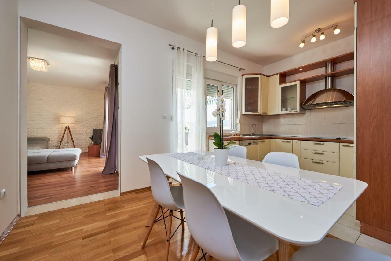 Apartmani Sara I Klara Трогір Екстер'єр фото