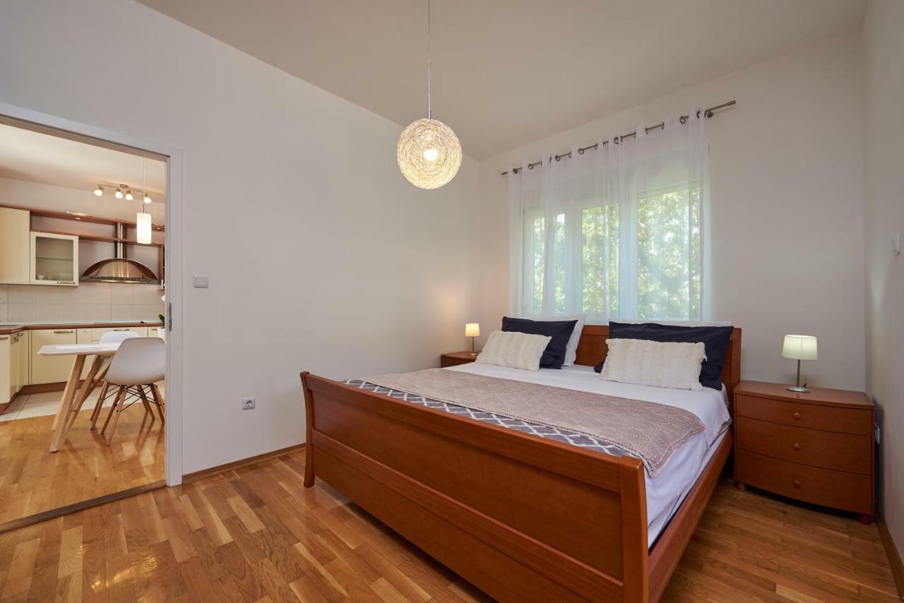 Apartmani Sara I Klara Трогір Екстер'єр фото